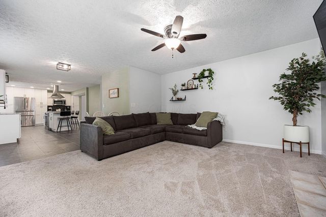 400 Sandmar Court, Pataskala, OH 43062