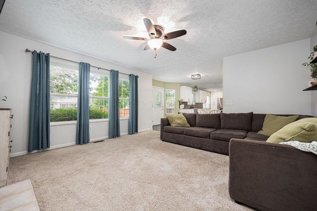 400 Sandmar Court, Pataskala, OH 43062