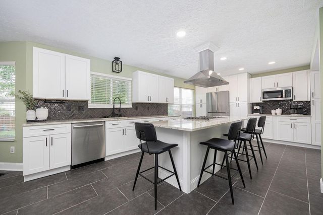 400 Sandmar Court, Pataskala, OH 43062