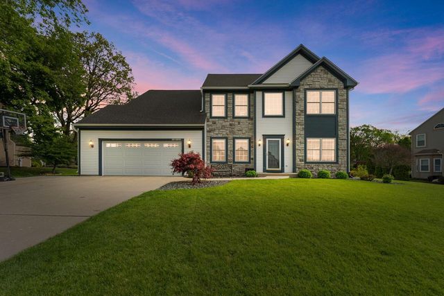 N73W22620 Edgewood LANE, Sussex, WI 53089