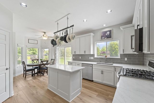 N73W22620 Edgewood LANE, Sussex, WI 53089