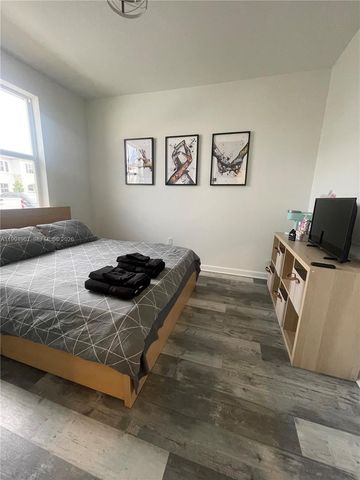 12107 NW 24th Pl, Miami, FL 33167