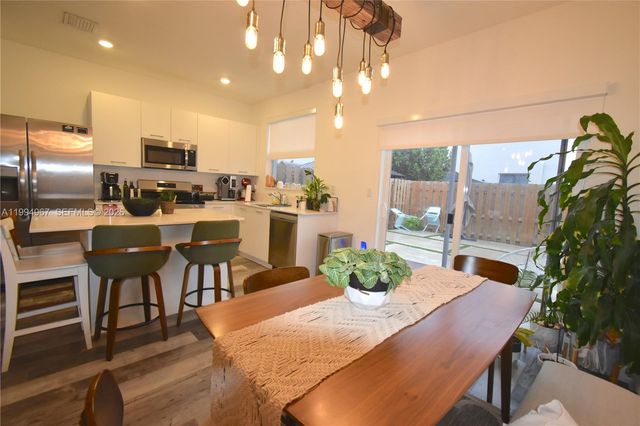 12107 NW 24th Pl, Miami, FL 33167