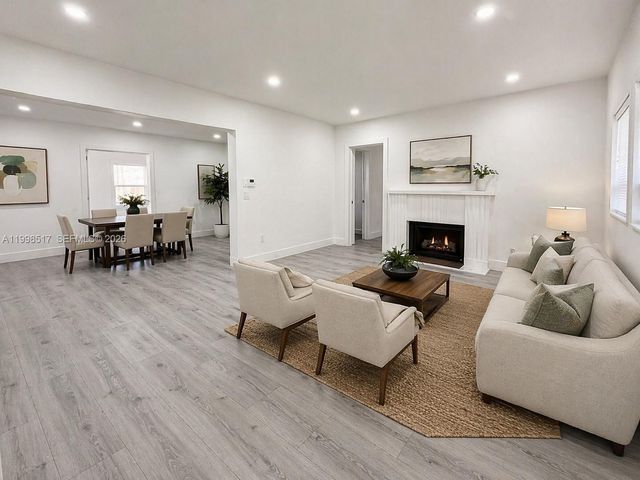 736 NW 41st St, Miami, FL 33127