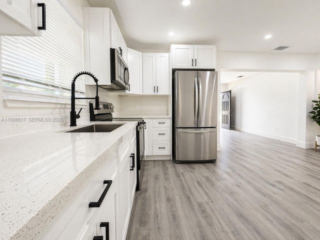 736 NW 41st St, Miami, FL 33127