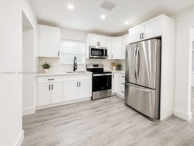 736 NW 41st St, Miami, FL 33127