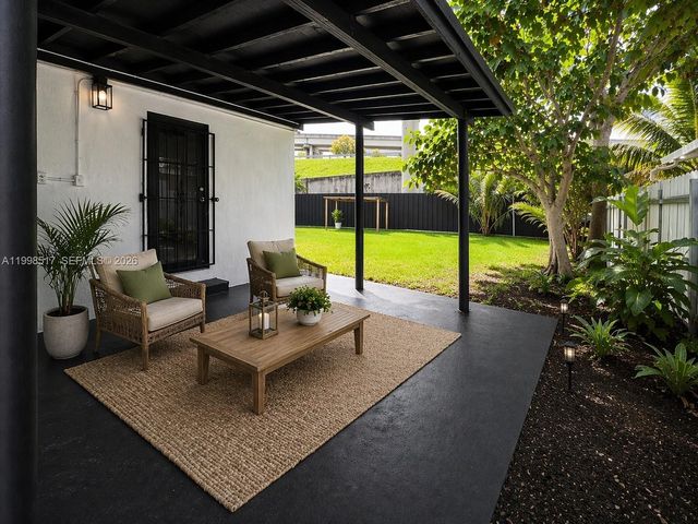 736 NW 41st St, Miami, FL 33127