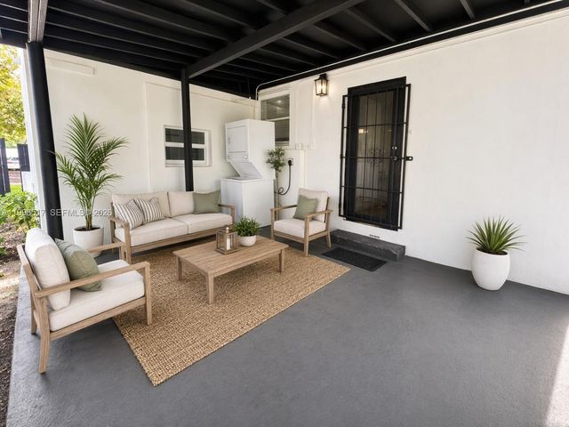 736 NW 41st St, Miami, FL 33127