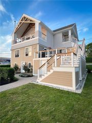 174 Renfrew Avenue 2, Middletown, RI 02842