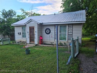511 W Avenue E Street, Heavener, OK 74937