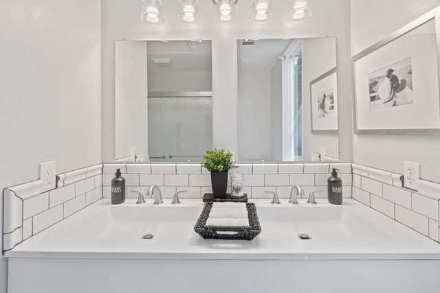 909 Hudgins ST, Smithville, TX 78957