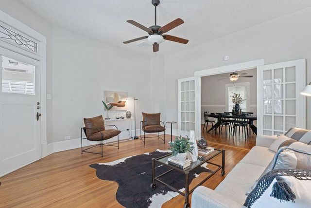 909 Hudgins ST, Smithville, TX 78957