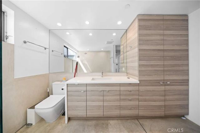 719 Venice Boulevard, Venice, CA 90291