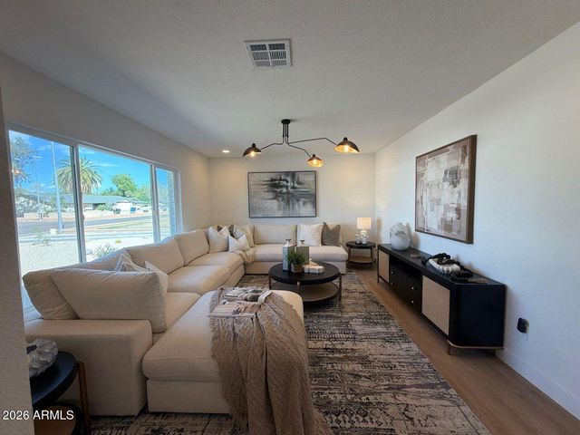 4939 E SWEETWATER Avenue, Scottsdale, AZ 85254