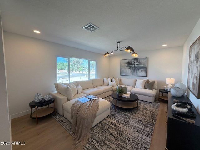 4939 E SWEETWATER Avenue, Scottsdale, AZ 85254