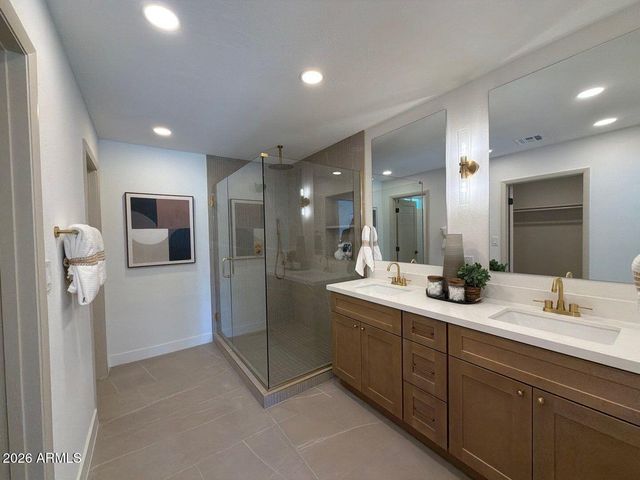 4939 E SWEETWATER Avenue, Scottsdale, AZ 85254