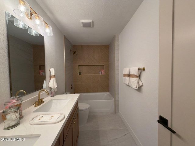 4939 E SWEETWATER Avenue, Scottsdale, AZ 85254
