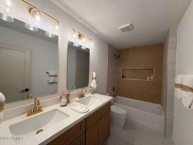 4939 E SWEETWATER Avenue, Scottsdale, AZ 85254