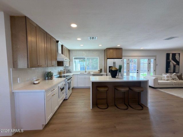 4939 E SWEETWATER Avenue, Scottsdale, AZ 85254