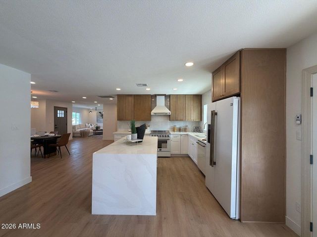 4939 E SWEETWATER Avenue, Scottsdale, AZ 85254