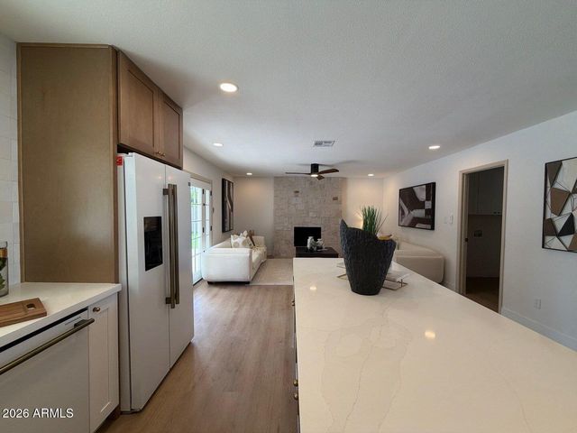 4939 E SWEETWATER Avenue, Scottsdale, AZ 85254