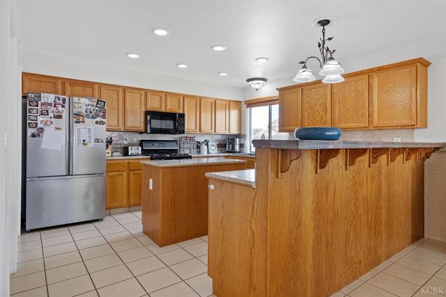 644 Contenta Court, Lemoore, CA 93245