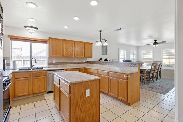 644 Contenta Court, Lemoore, CA 93245