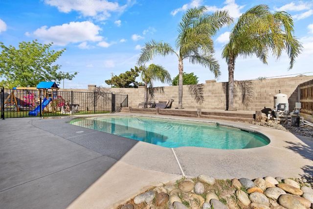 644 Contenta Court, Lemoore, CA 93245