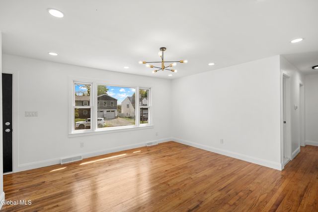 22 Verdi Boulevard, Colonie, NY 12110
