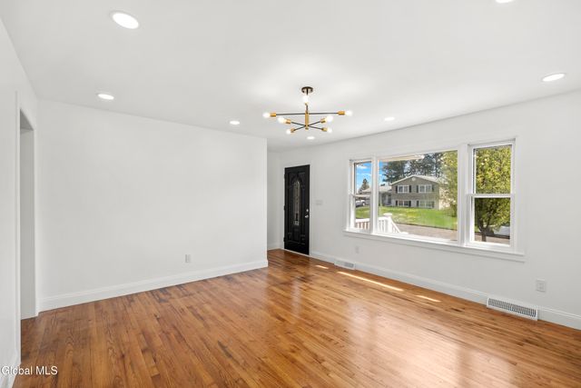 22 Verdi Boulevard, Colonie, NY 12110