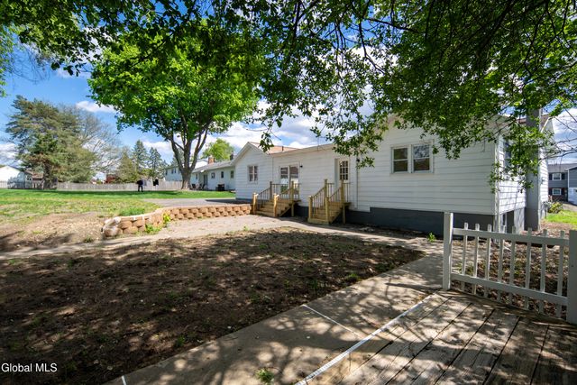 22 Verdi Boulevard, Colonie, NY 12110