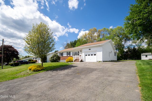 22 Verdi Boulevard, Colonie, NY 12110