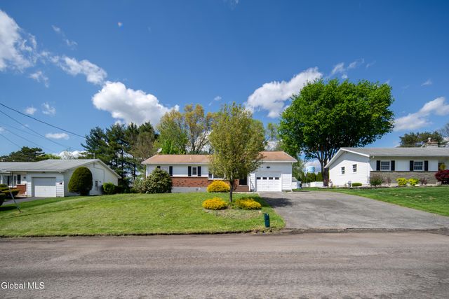 22 Verdi Boulevard, Colonie, NY 12110