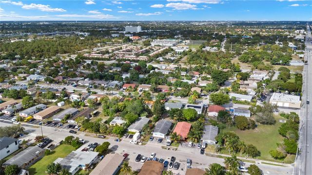 441 NE 30th St 1-2, Pompano Beach, FL 33064