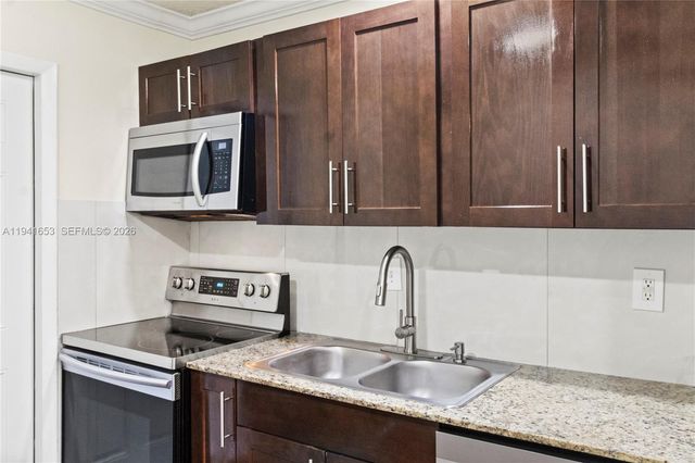 441 NE 30th St 1-2, Pompano Beach, FL 33064