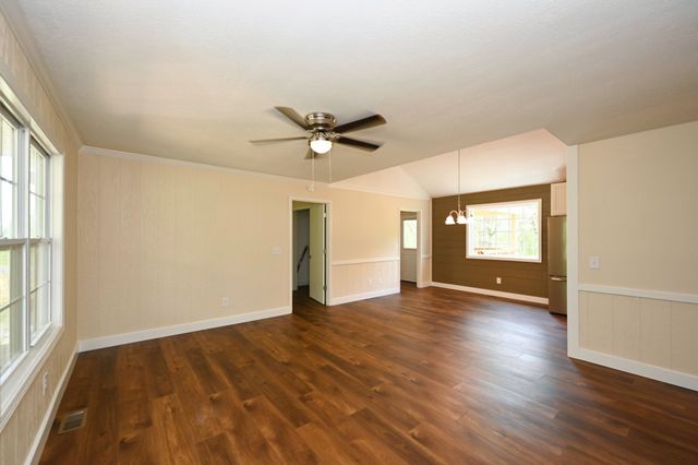 120 Whippoorwill Ln, Bethpage, TN 37022