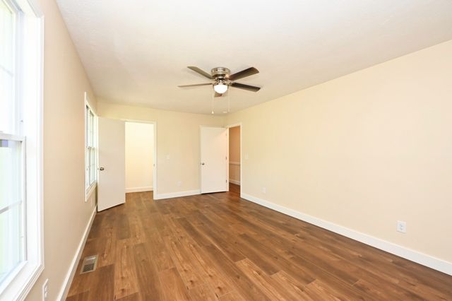 120 Whippoorwill Ln, Bethpage, TN 37022