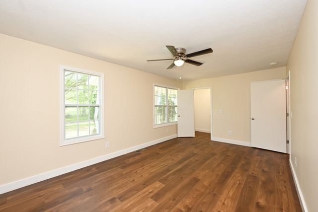 120 Whippoorwill Ln, Bethpage, TN 37022
