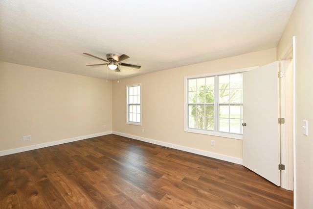 120 Whippoorwill Ln, Bethpage, TN 37022