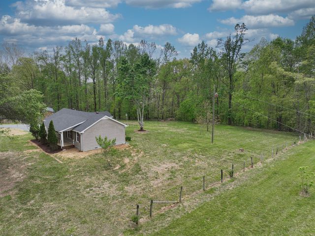 120 Whippoorwill Ln, Bethpage, TN 37022