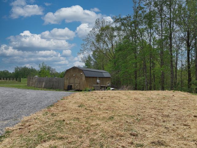 120 Whippoorwill Ln, Bethpage, TN 37022