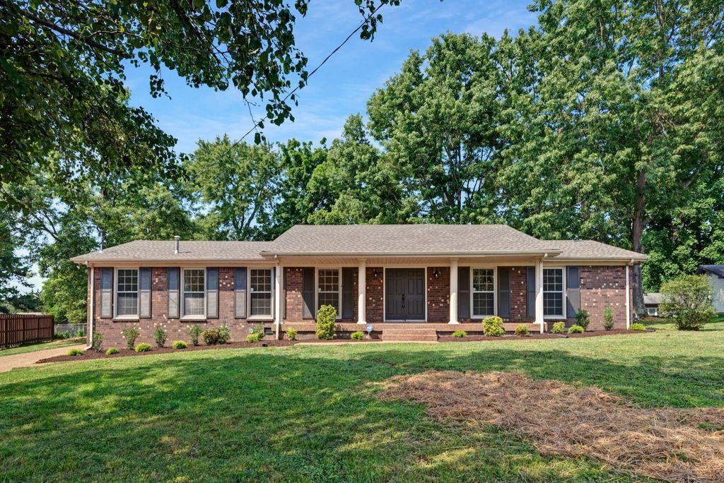 512 Saint Paul Ct, Hermitage, TN 37076