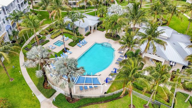 712 Bay Colony Drive S, Juno Beach, FL 33408