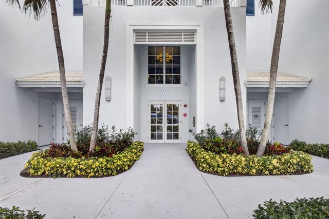 712 Bay Colony Drive S, Juno Beach, FL 33408