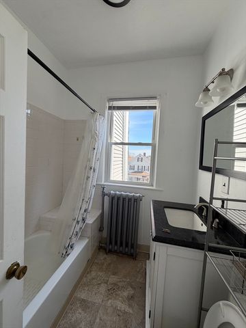 161 Grand View Ave 2, Quincy, MA 02170