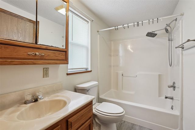 311 Hatch Street, Newton, IA 50208