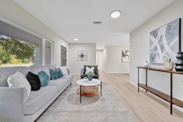 2003 E HANNA AVENUE, Tampa, FL 33610