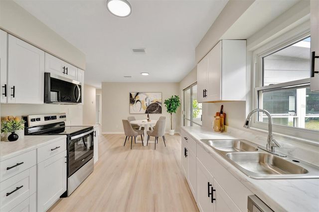 2003 E HANNA AVENUE, Tampa, FL 33610