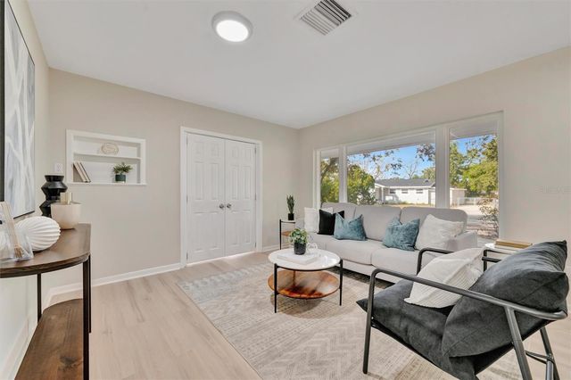 2003 E HANNA AVENUE, Tampa, FL 33610