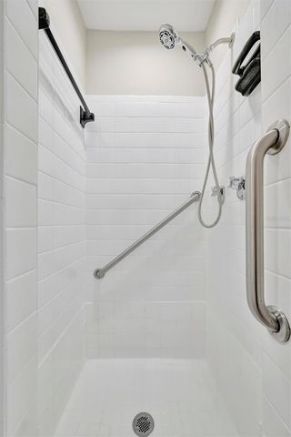 2003 E HANNA AVENUE, Tampa, FL 33610